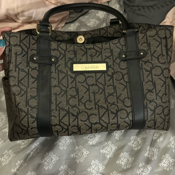 Calvin Klein Handbags - Calvin Klein purse